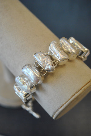 SILVER COLLECTION - MOTHER OF PEARLS STATEMENT BRACELET