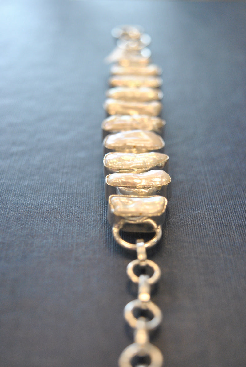SILVER COLLECTION - MOTHER OF PEARLS STATEMENT BRACELET