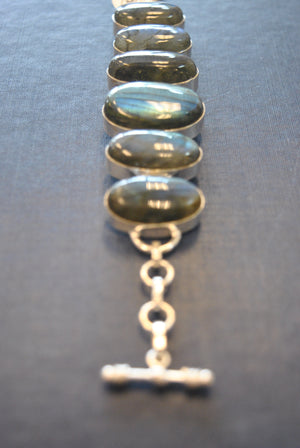 SILVER COLLECTION - LABRADORITE STATEMENT BRACELET