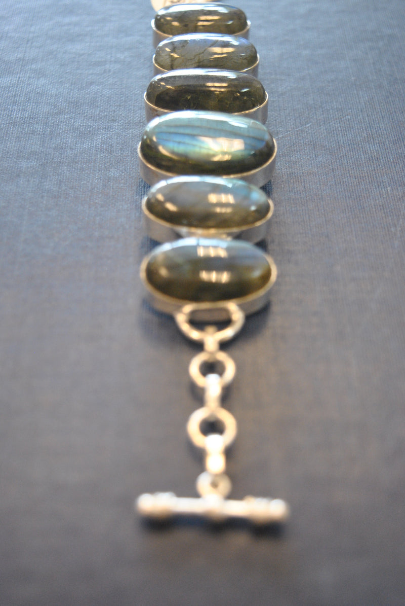 SILVER COLLECTION - LABRADORITE STATEMENT BRACELET