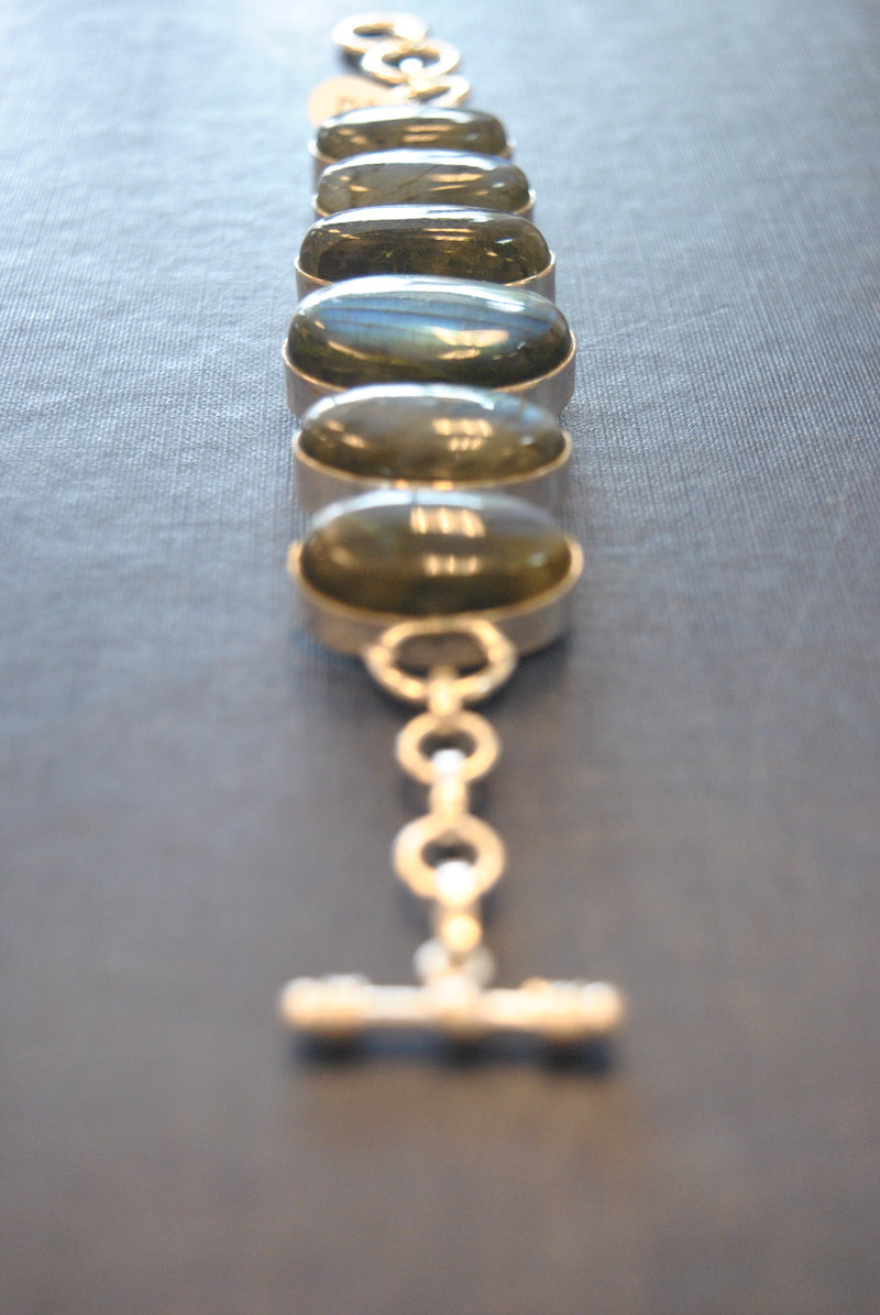 SILVER COLLECTION - LABRADORITE STATEMENT BRACELET