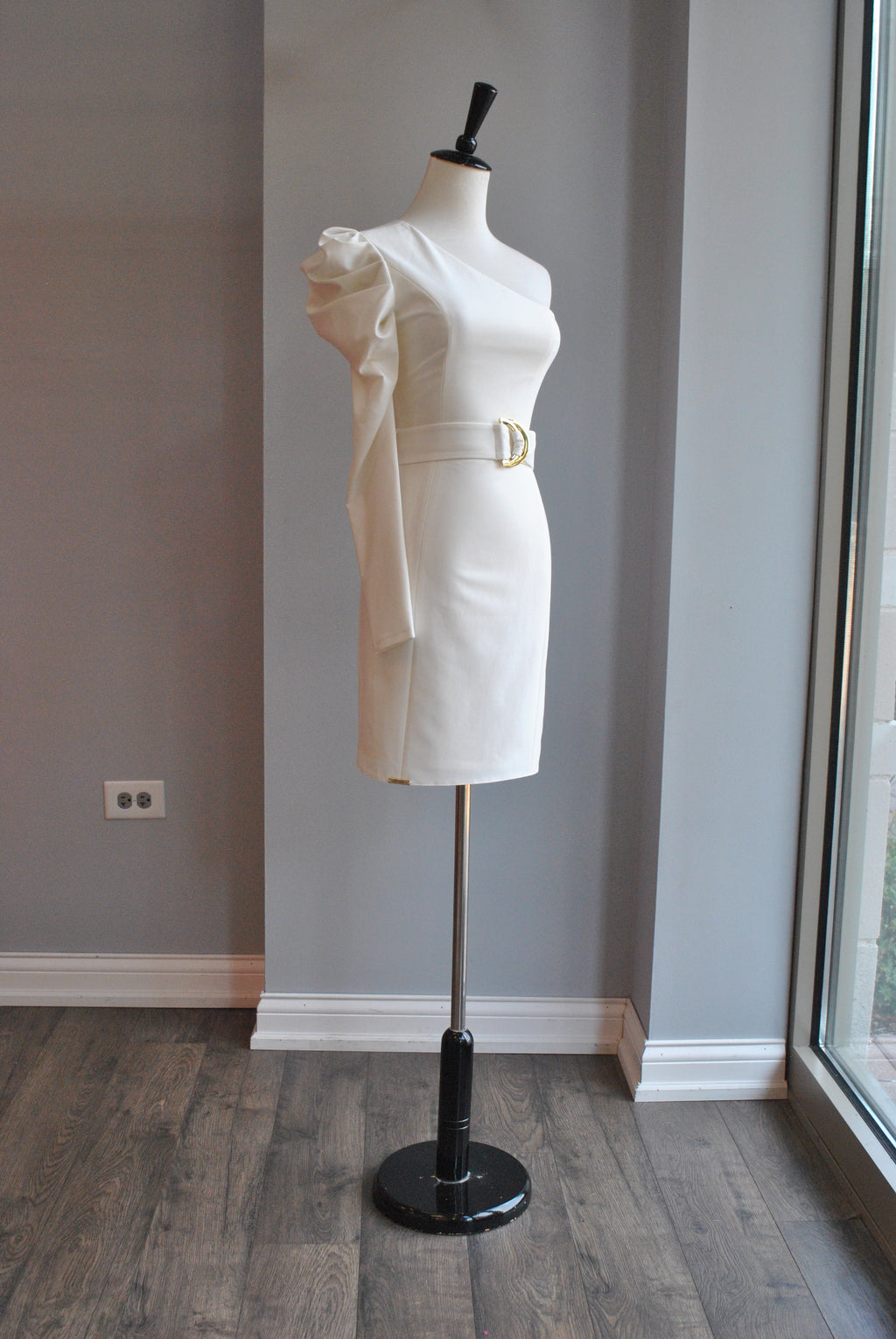 WHITE ASYMMETRIC DRESS WITH A BELT