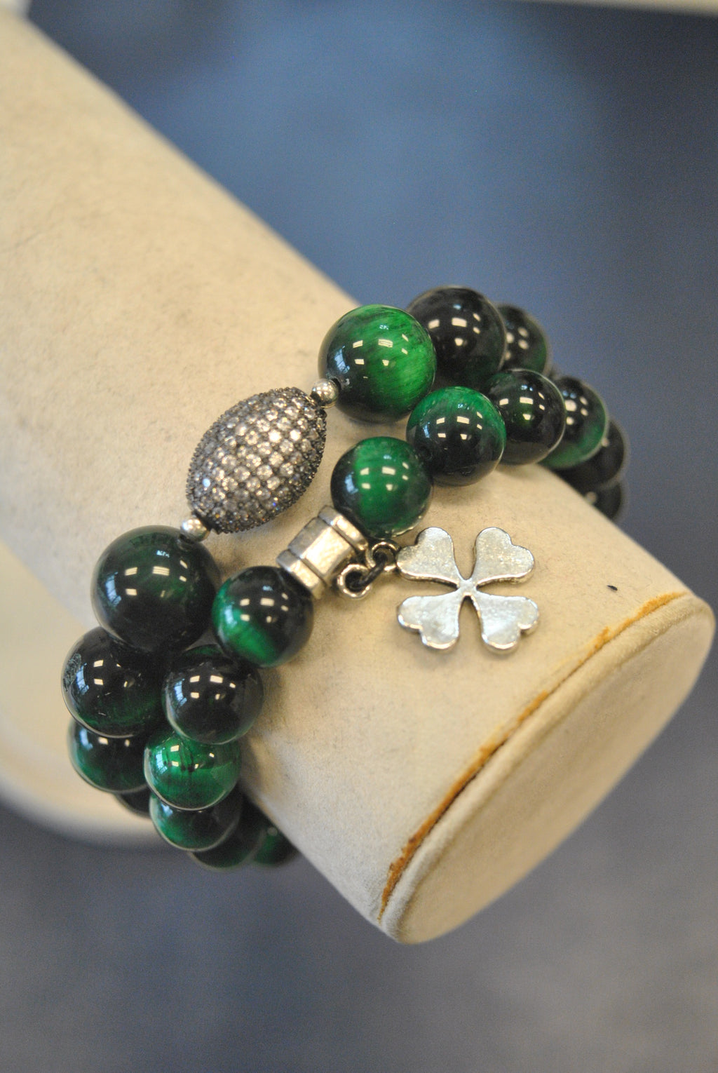 GREEN TIGERE EYE RHINESTONES AND CLOVE STRETCHY STATEMENT BRACELET SET