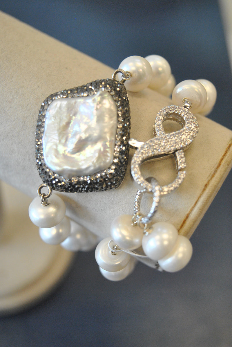 WHITE FRESHWATER PEARLS AND SWAROVSKI CRYSTALS WRAP BRACELET OR A CHOKER