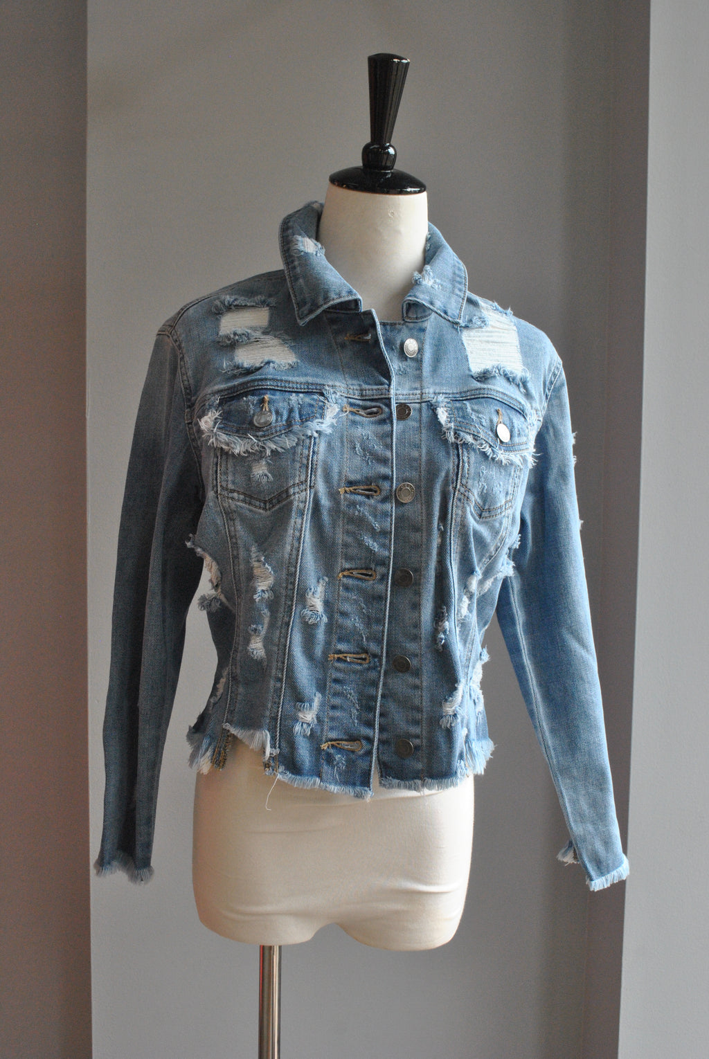 DESTRESSED JEAN JACKET