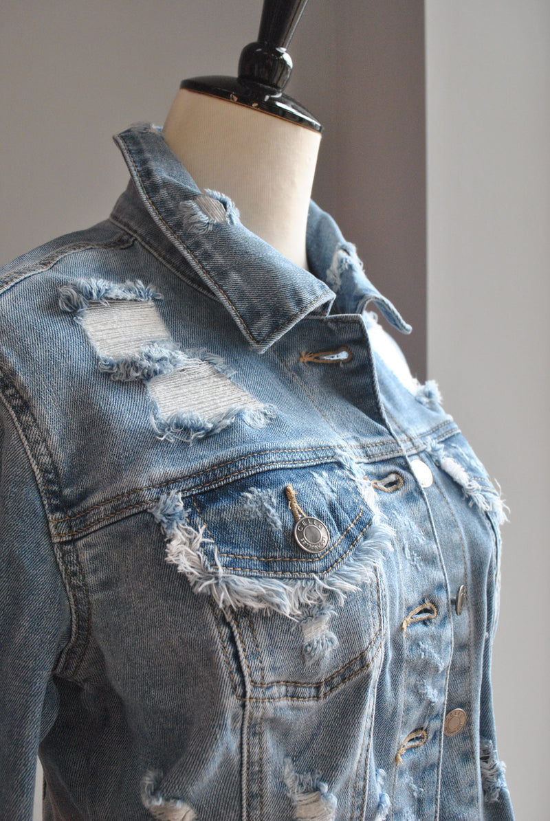 DESTRESSED JEAN JACKET