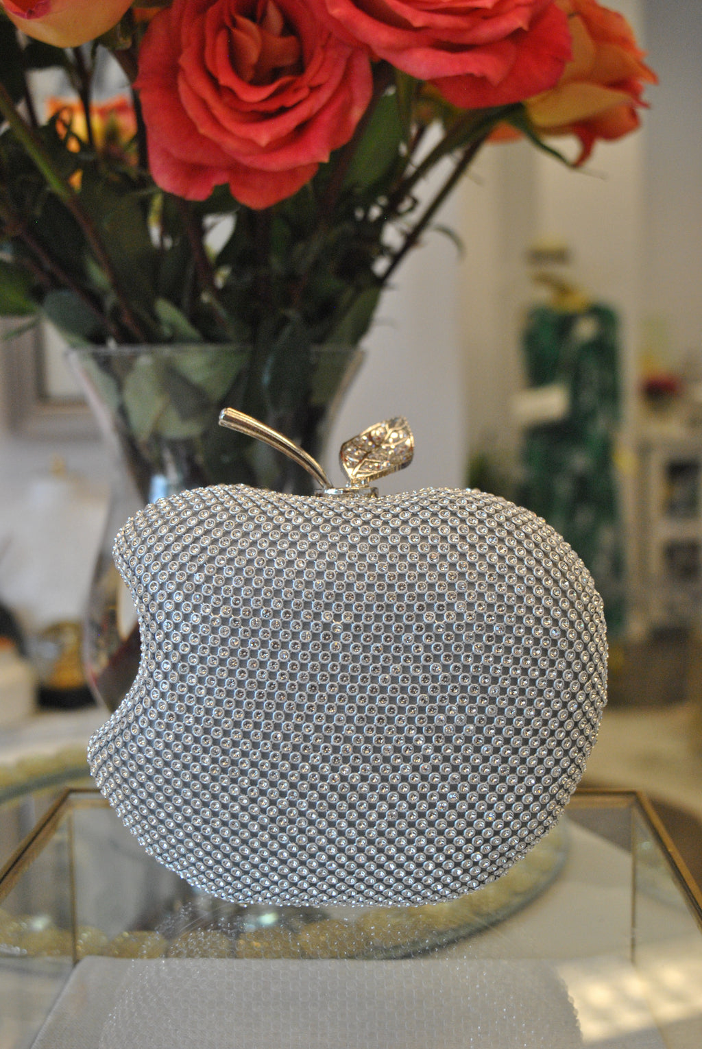 CLEAR CRYSTALS APPLE SHAPE CLUTCH