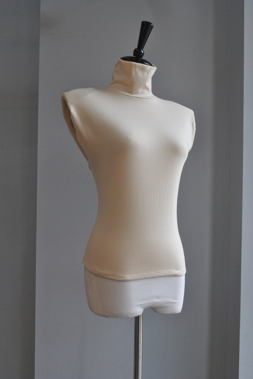 LIGHT CREAM TOP WITH HIGH NECK AND PADDED SHOULDERS