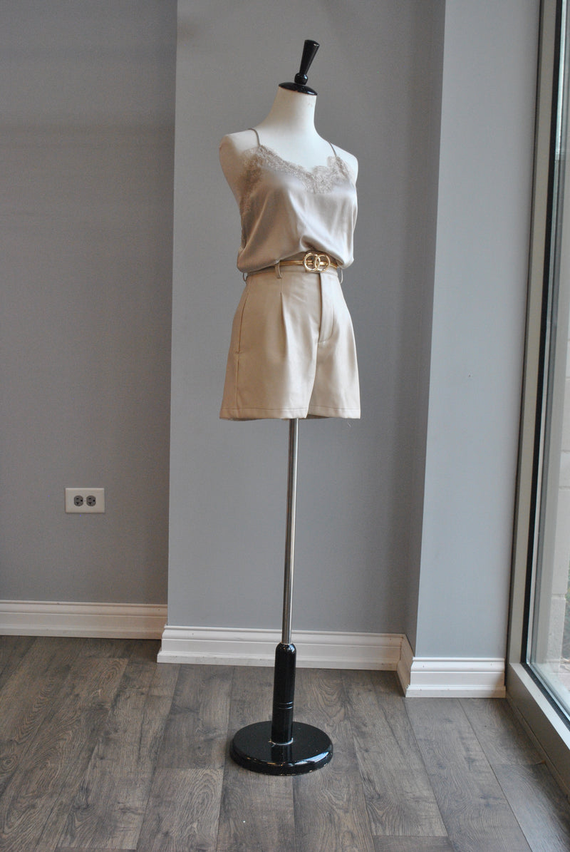 LIGHT CREAM FAUX LEATHER SHORTS WITH SIDE POCKETS