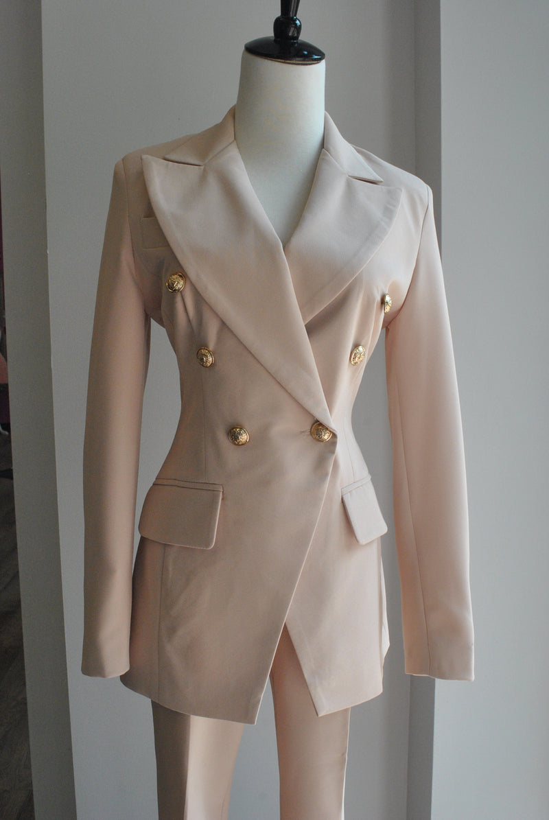 BEIGE SUIT WITH FIT JACKET AND CROPPED PANTS