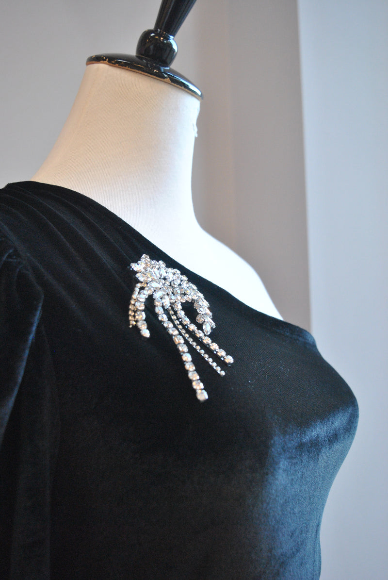 BLACK VELVET ASYMMETRIC BOSYSUIT WITH CRYSTAL DETACHABLE PIN