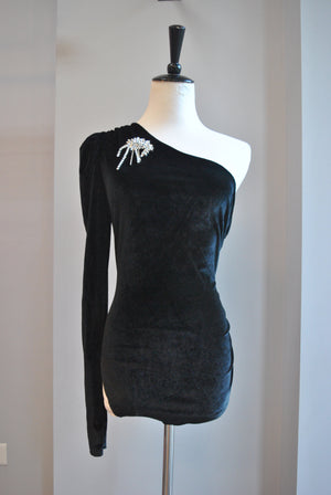 BLACK VELVET ASYMMETRIC BOSYSUIT WITH CRYSTAL DETACHABLE PIN
