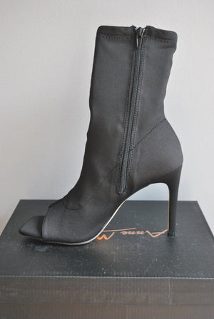 BLACK ELASTIC MATERIAL FIT BOOTIES