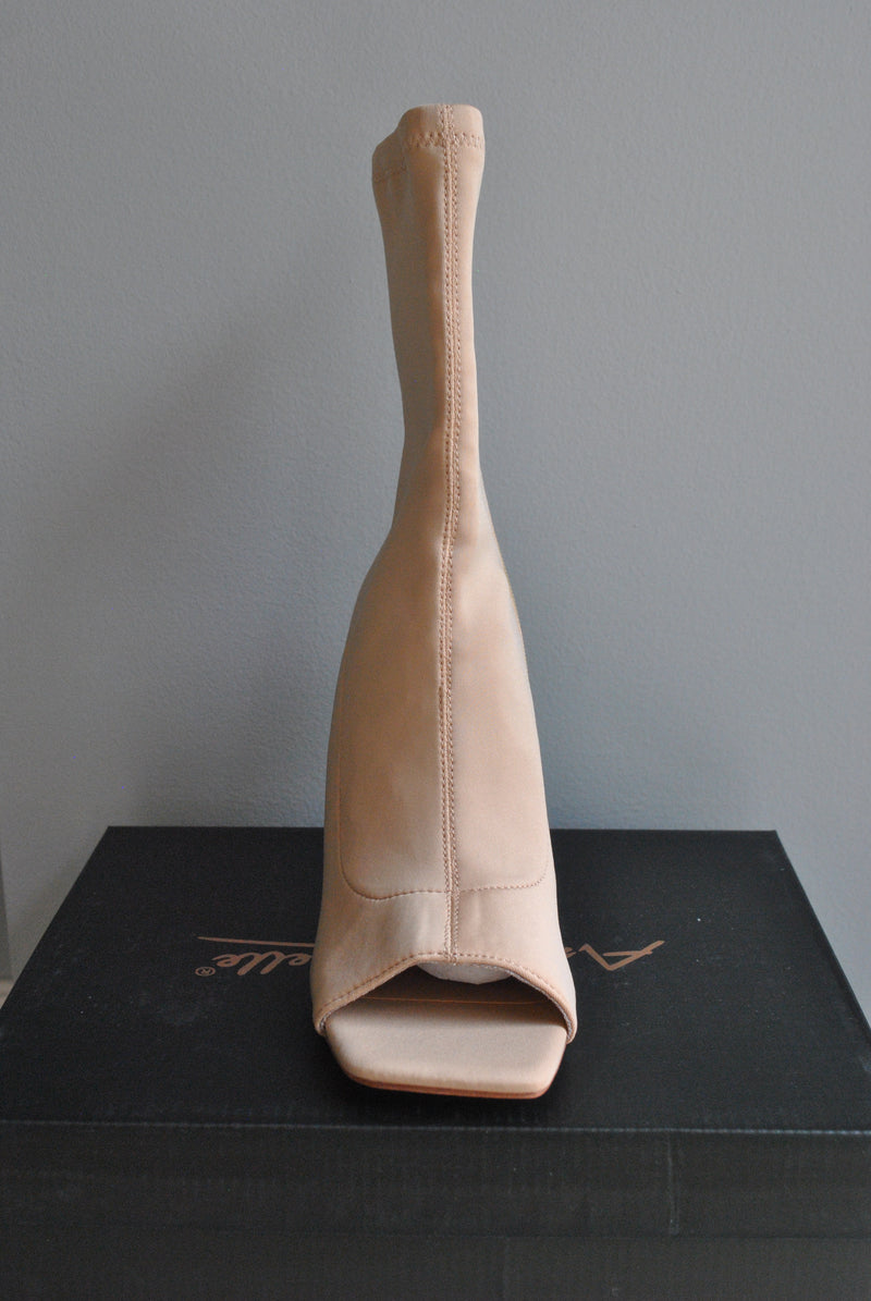 LIGHT BEIGE ELASTIC FIT BOOTIES