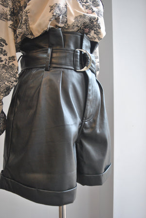 BLACK FAUX LEATHER HIGH WAISTED SHORTS WITH A BELT AND SIDE POCKETS