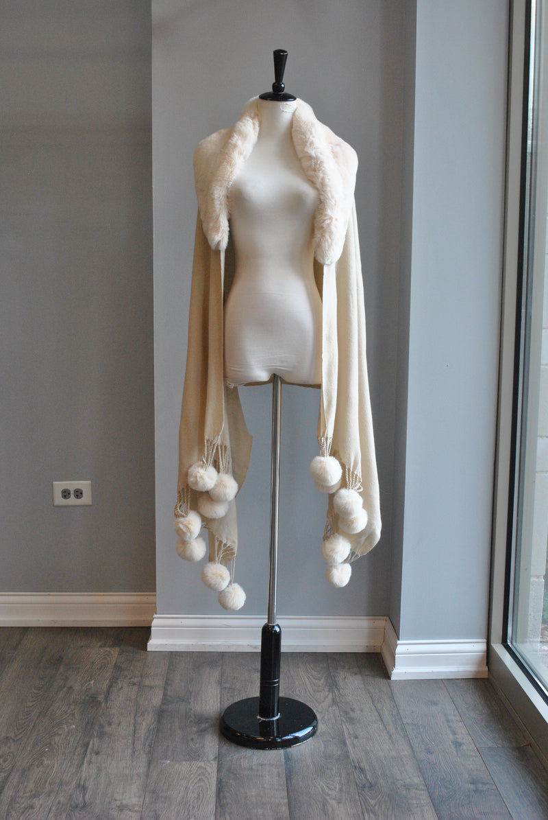 LIGHT CREAM POM POM SHAWL WITH FAUX FUR