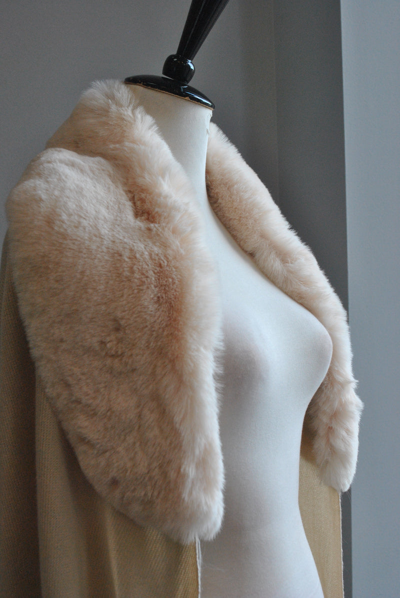 LIGHT CREAM POM POM SHAWL WITH FAUX FUR