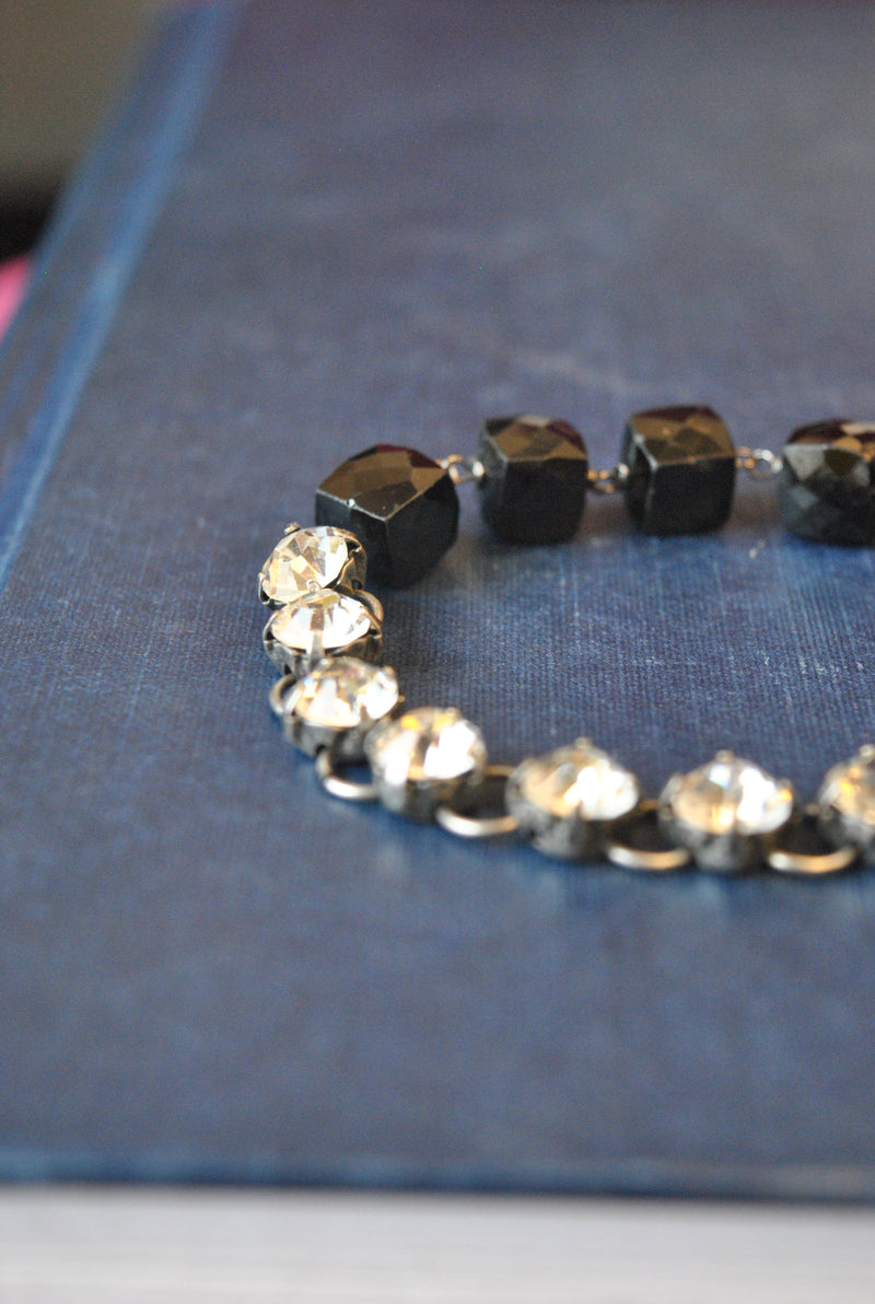 BLACK SPINEL AND CRYSTALS ASYMMETRIC BRACELET