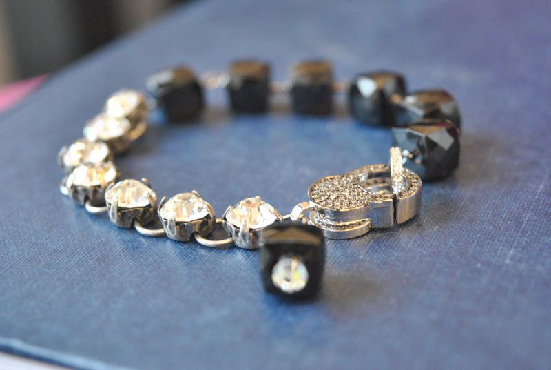 BLACK SPINEL AND CRYSTALS ASYMMETRIC BRACELET