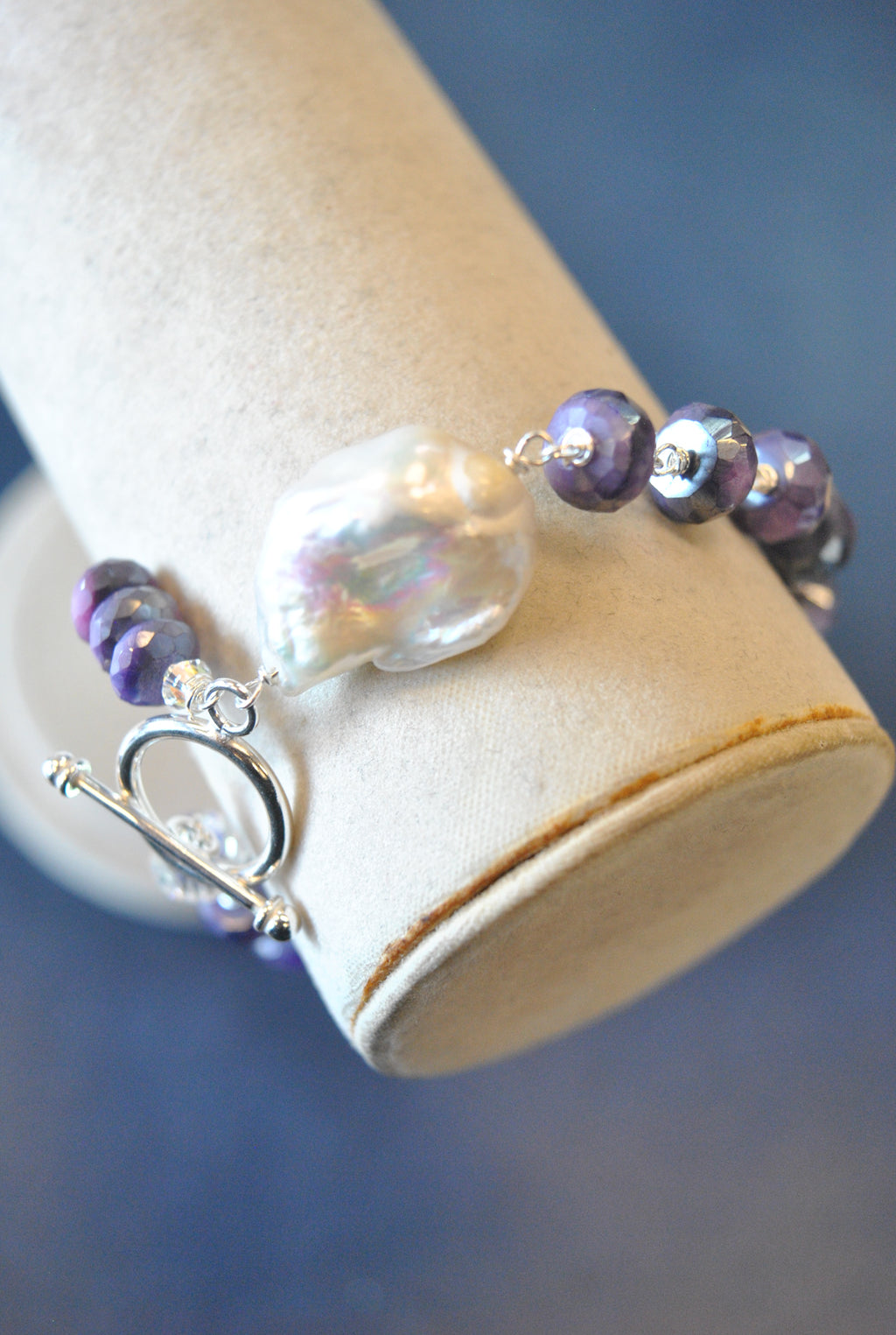 PURPLE MOONSTONE AND WHITE FRESHWATER PEARL BRACELET