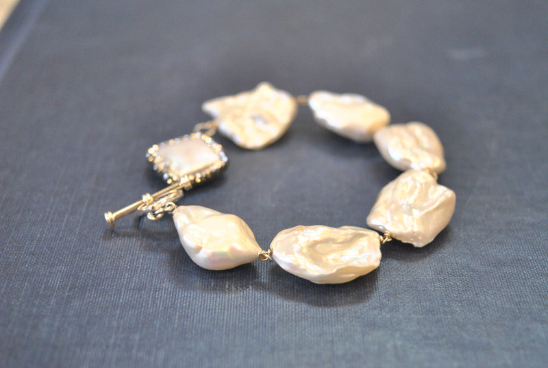 WHITE FRESHWATER PEARLS SWAROVSKI CRYSTALS AND SILVER BRACELET