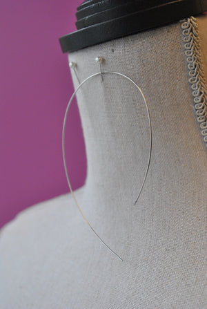 SIMPLE STATEMENT WIRE EARRINGS
