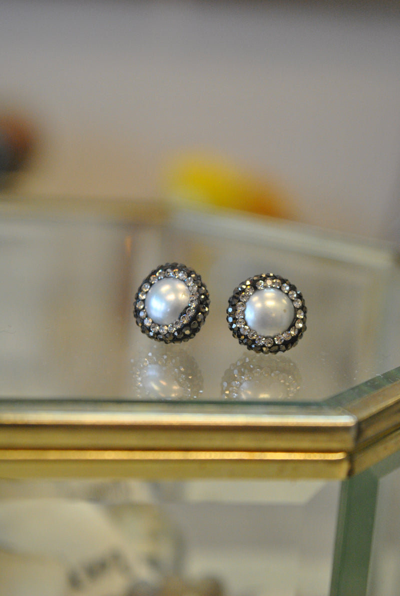 STUDS COLLECTION - WHITE FRESHWATER PEARLS AND SWAROVSKI CRYSTALS STUDS