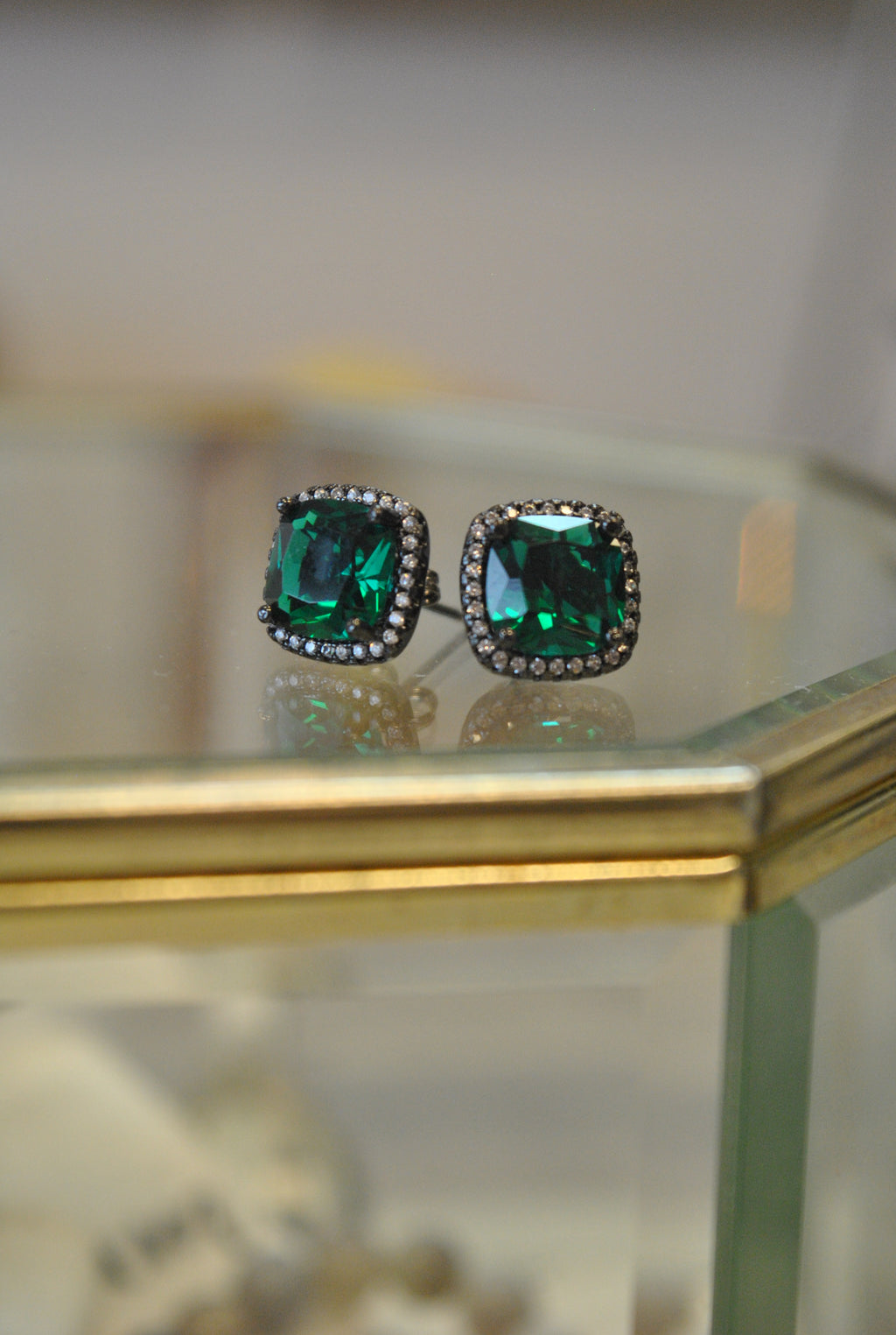 STUDS COLLECTION - EMERALD GREEN CRYSTALS AND RHINESTONES STUDS