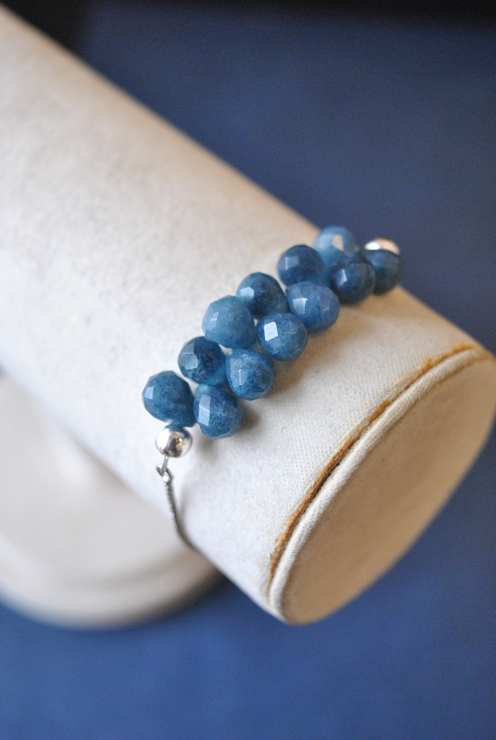 BLUE STONE TEARDROPS ADJUSTBALE DELICATE BRACELET