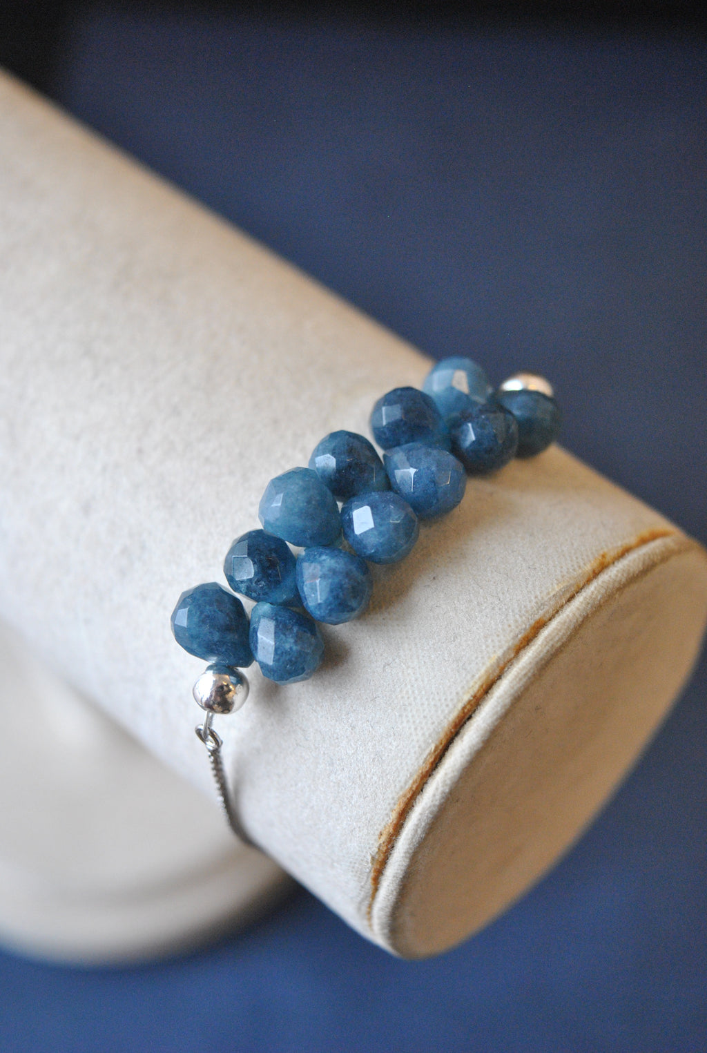 BLUE STONE TEARDROPS ADJUSTBALE DELICATE BRACELET