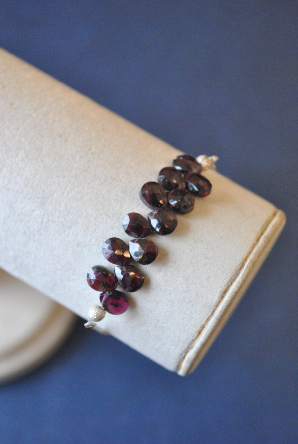 GARNET TEARDROPS ADJUSTABLE DELICATE BRACELET