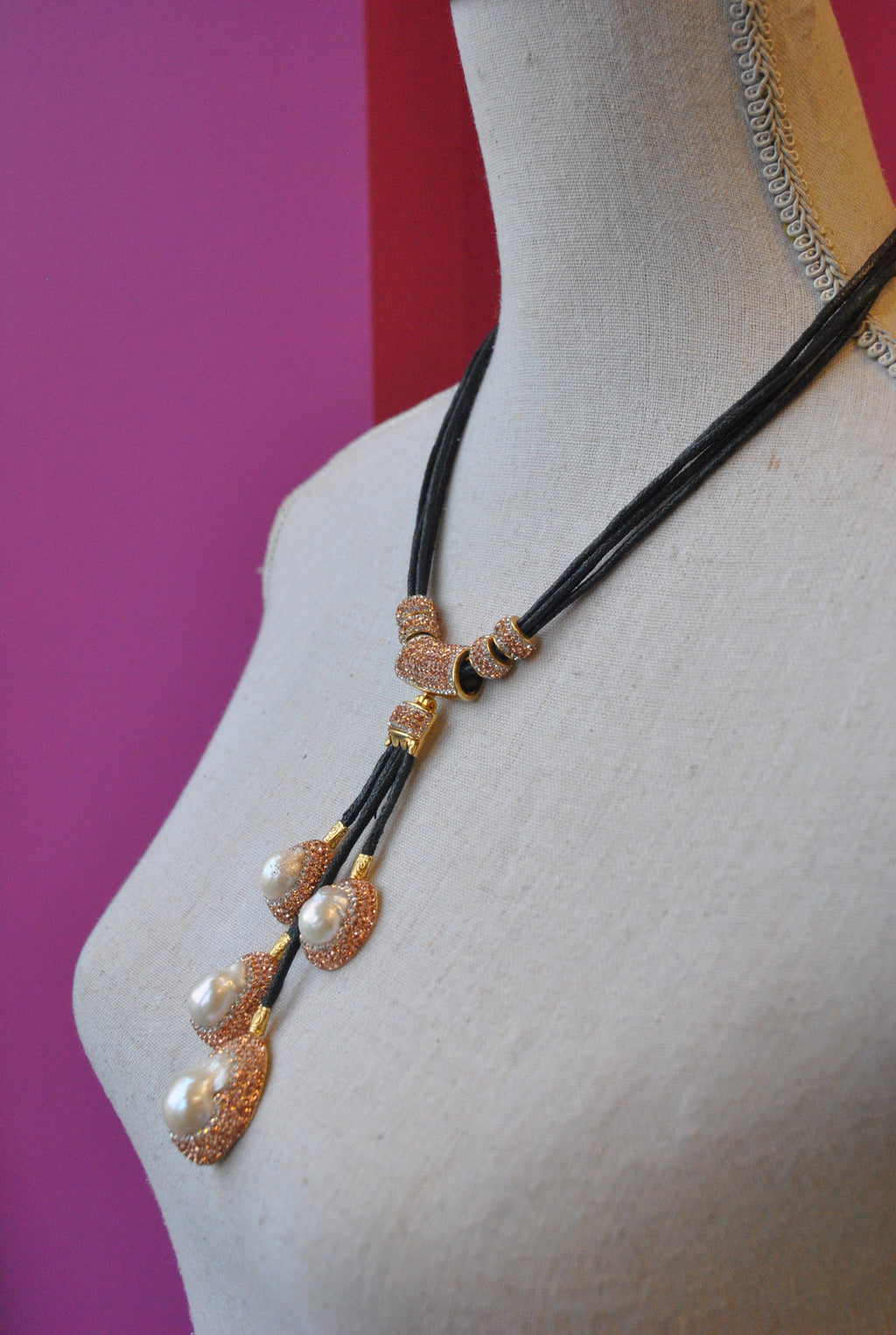 MOTHER OF PEARLS AND CHAMPAGNE SWAROVSKI CRYSTALS NECKLACE