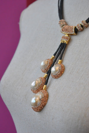MOTHER OF PEARLS AND CHAMPAGNE SWAROVSKI CRYSTALS NECKLACE