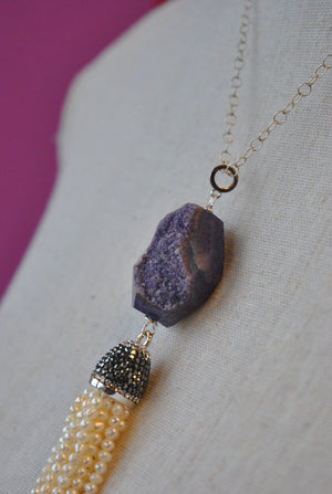PURPLE AGATE AND FRESHWATER PEARLS PENDANT