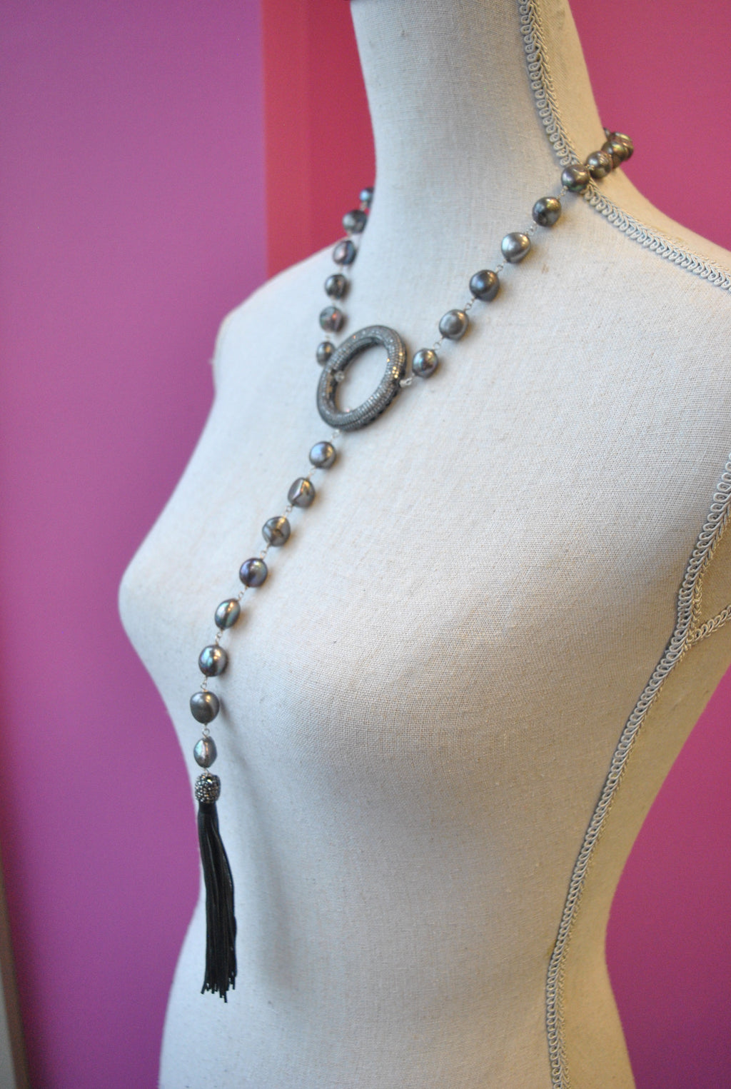 PEACOCK FRESHWATER PEARLS AND RHINESTNES ODROP STATEME
