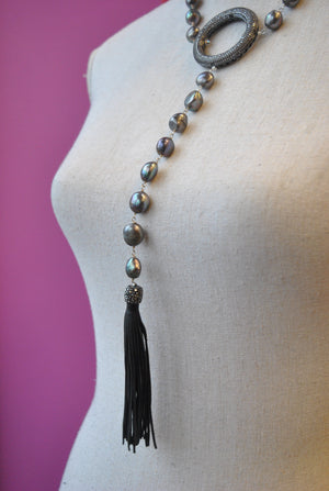PEACOCK FRESHWATER PEARLS AND RHINESTNES ODROP STATEME