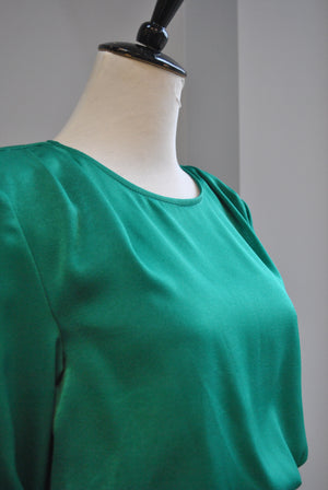 EMERALD GREEN SILKY PENCIL LENGTH DRESS WITH RUSHING