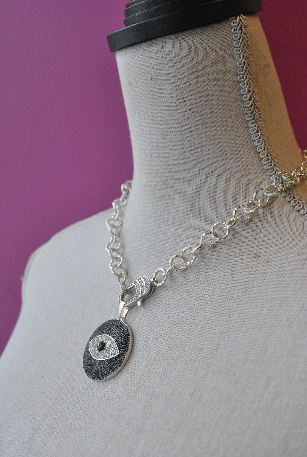 ANGEL EYE SIMPLE PENDANT NECKLACE