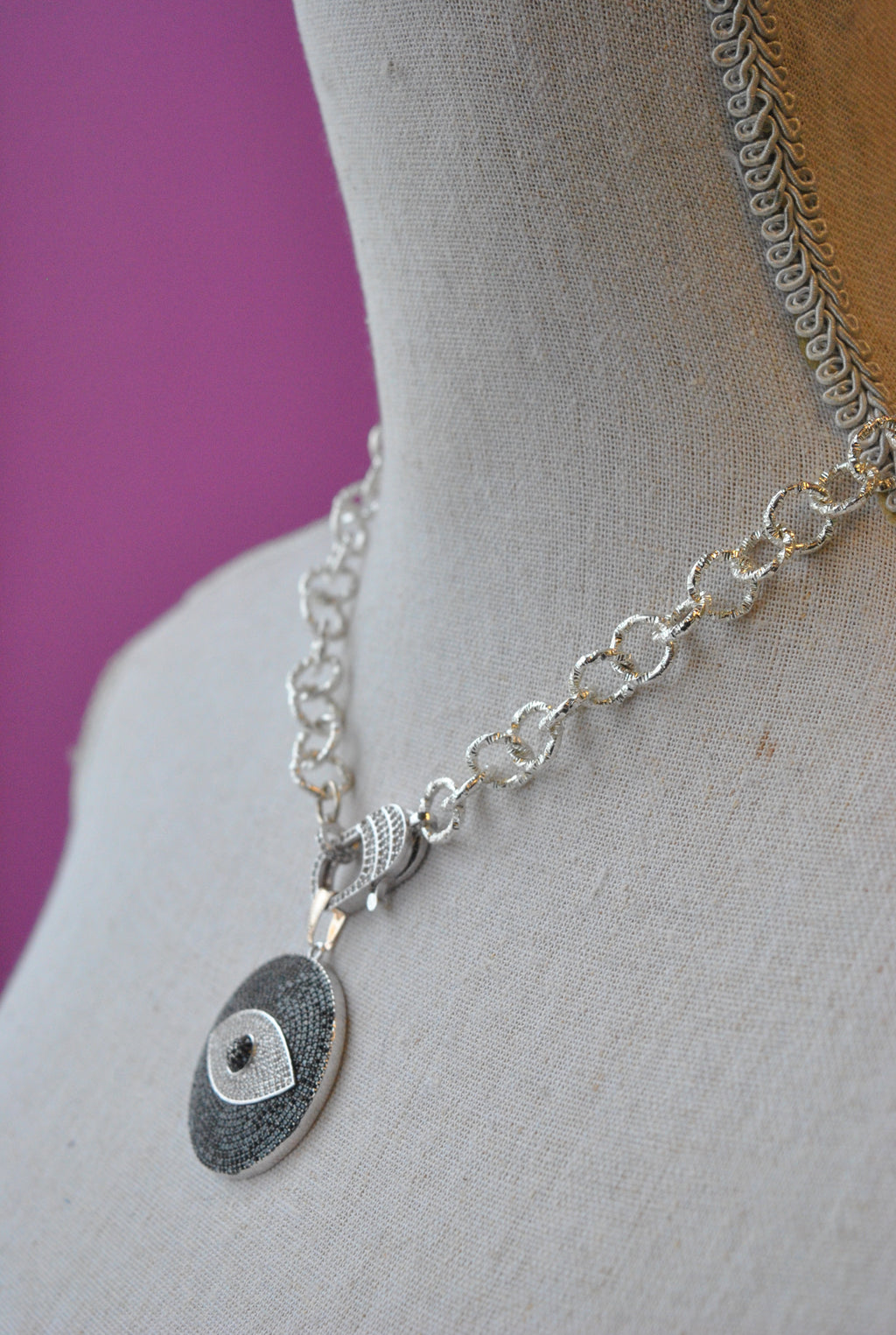 ANGEL EYE SIMPLE PENDANT NECKLACE