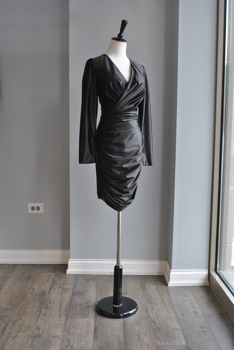 BLACK SIMPLE FIT PARTY DRESS WITH RUSHING