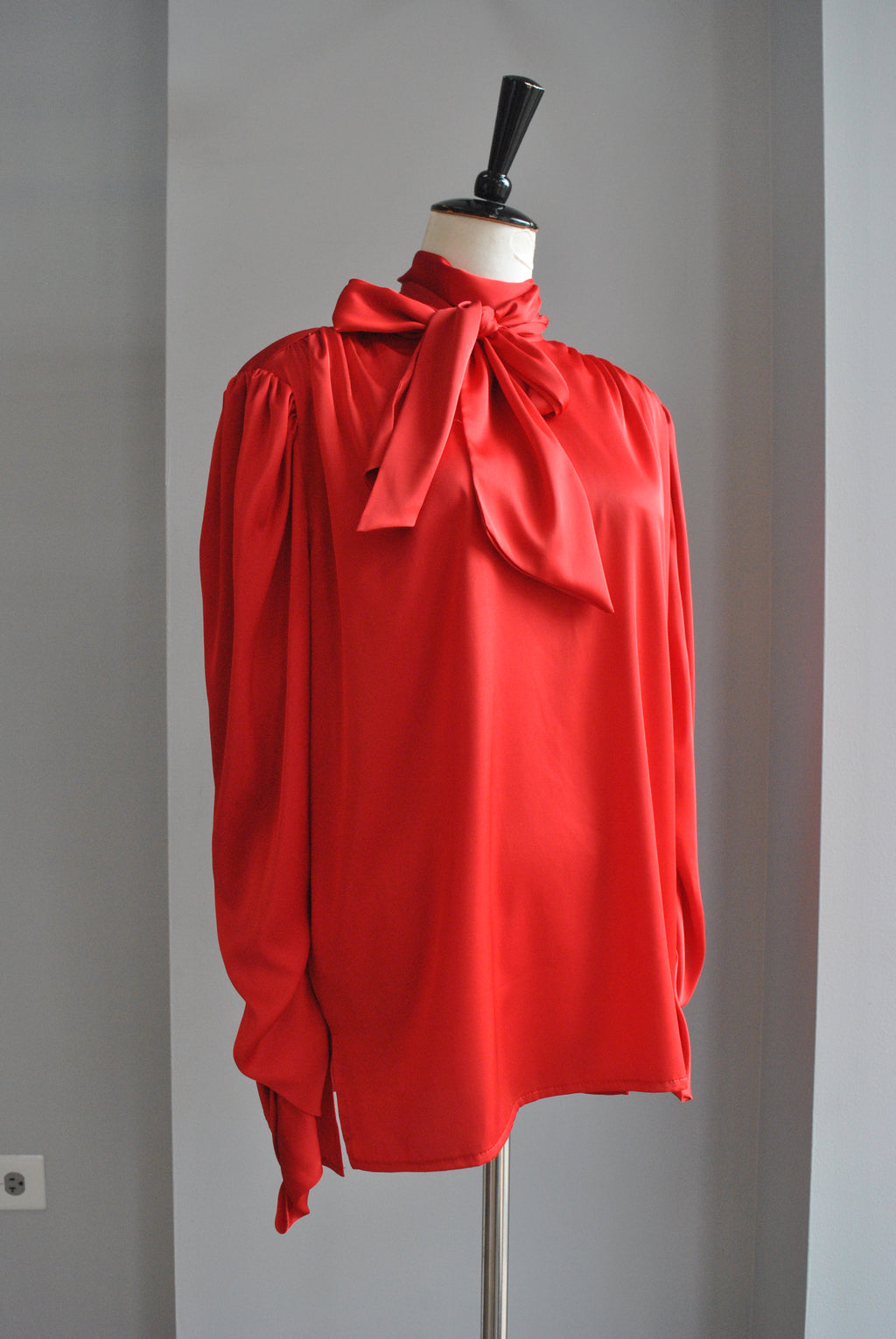 RED SILKY HIGH NECK TIE BLOUSE