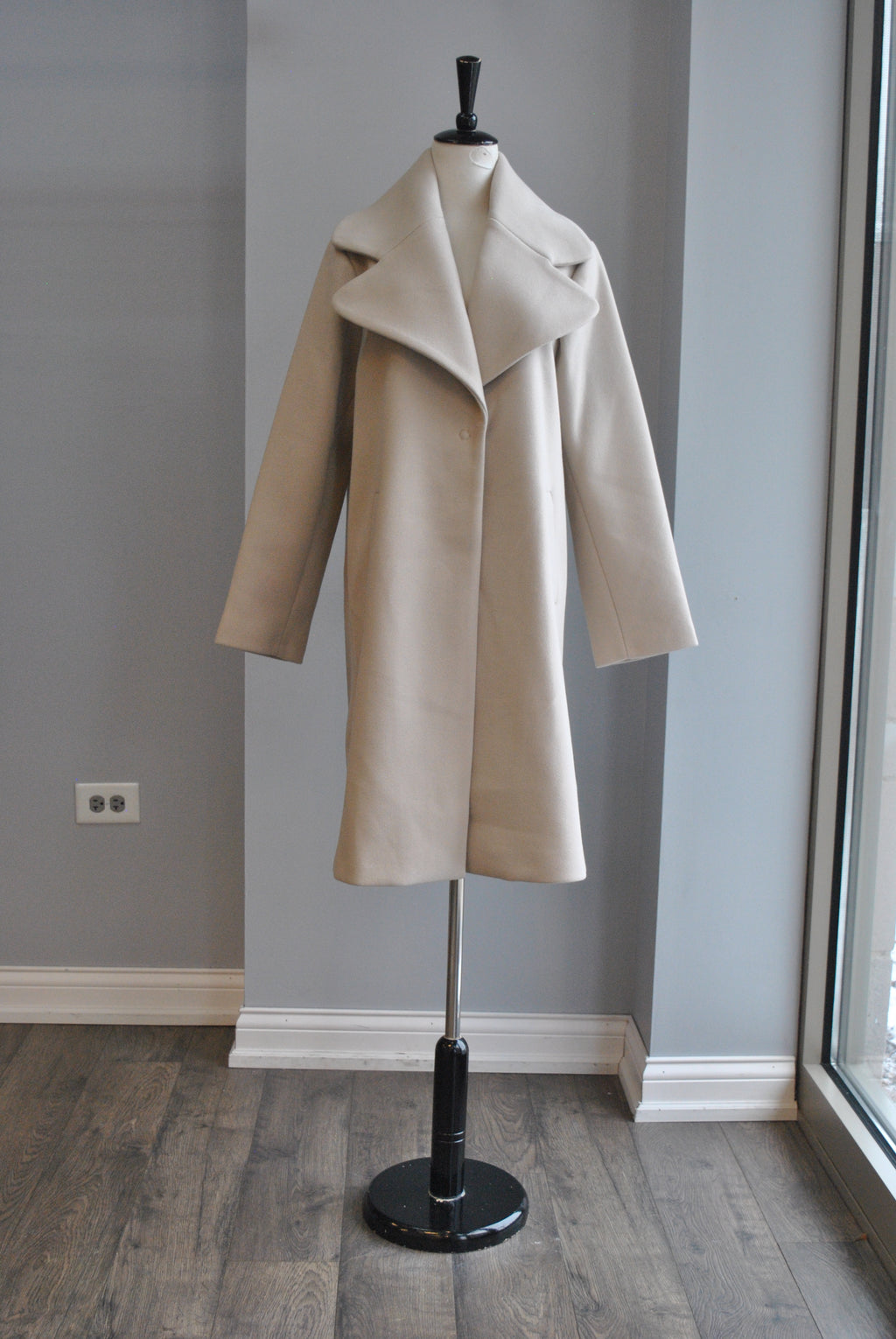 LIGHT BEIGE OVERSIZED SPRING COAT