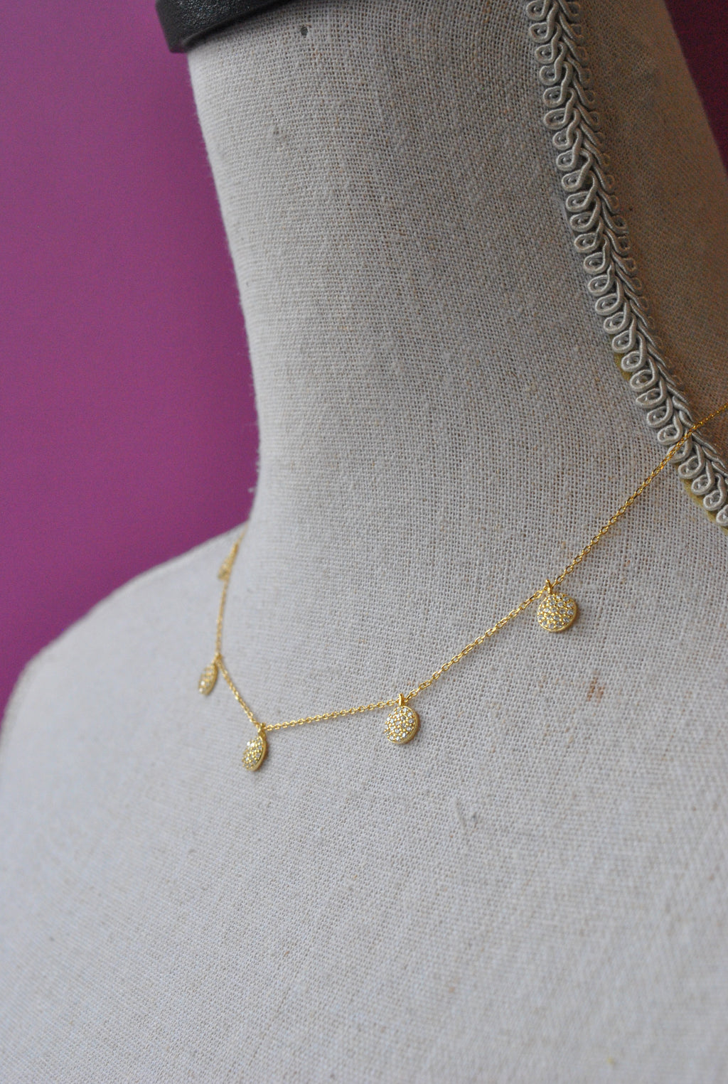 GOLD CHAIN WITH RHINESTONE DROPS