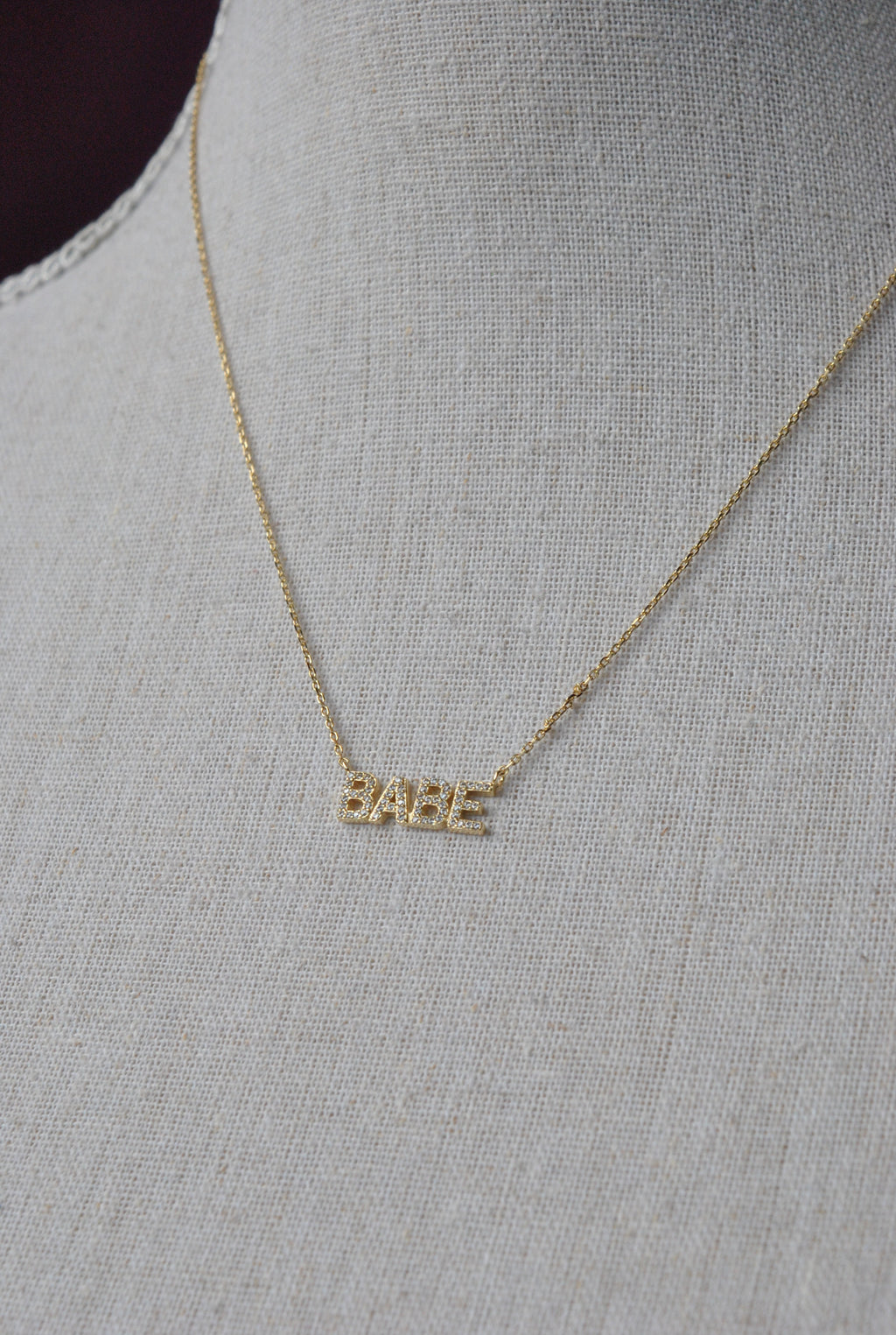 GOLD NECKLACE WITH "BABE" PENDANT