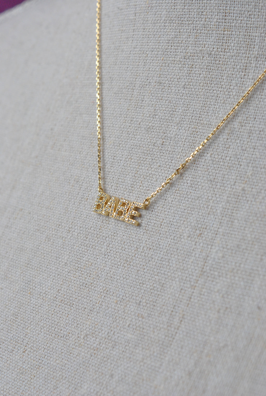 GOLD NECKLACE WITH "BABE" PENDANT
