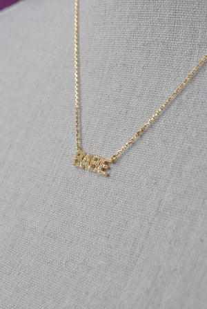 GOLD NECKLACE WITH "BABE" PENDANT