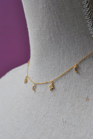GOLD CHOKER STYLE NECKLACE WITH STAR CHARMS