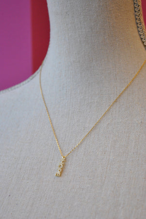 DELICATE GOLD NECKLACE WITH "HOPE" CHARM