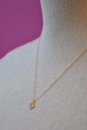 GOLD DELICATE NECKLACE WITH "FLEUR DE LIS" CHARM