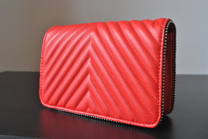 RED CROSSBODY HANDBAG WITH SILVER CHAIN